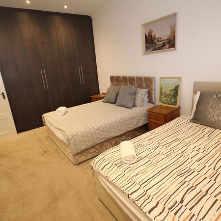 Great West Road Apartments Flat C Londra Exterior foto