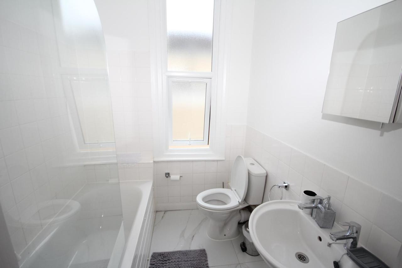 Great West Road Apartments Flat C Londra Exterior foto